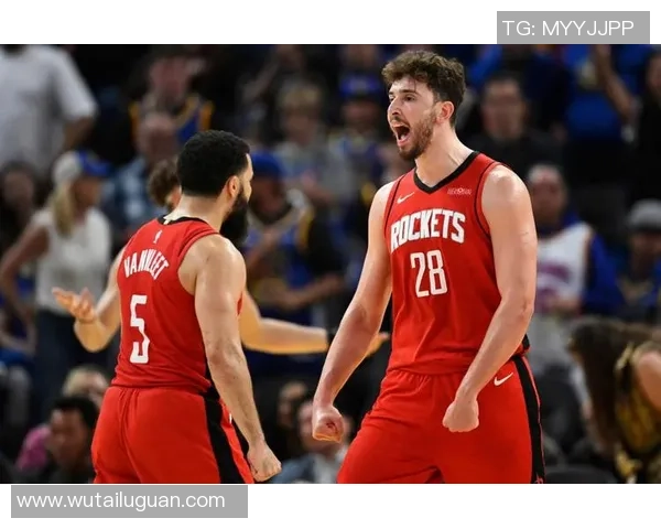 2015年NBA季后赛火箭与勇士激战回顾两队精彩对决的历史瞬间