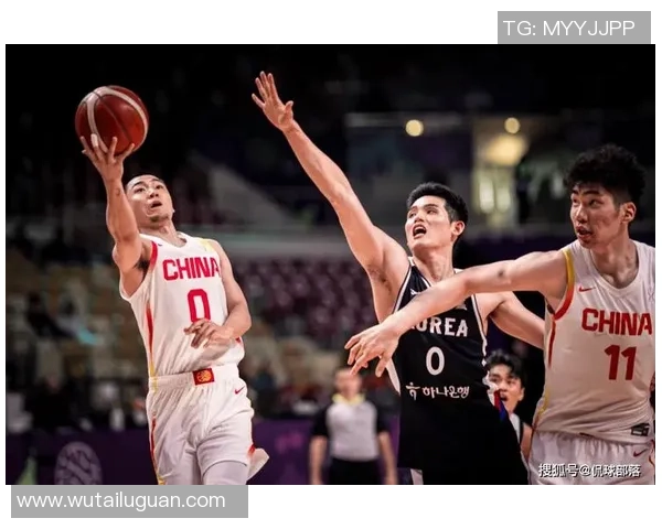 伊朗男篮与澳大利亚男篮激战正酣谁能在这场较量中胜出