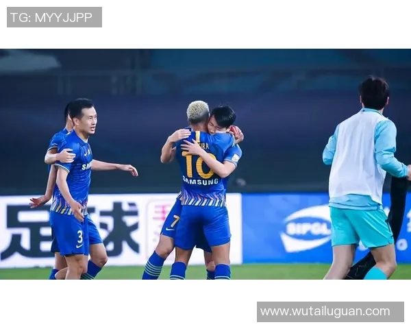 恒大与蒙通联激战正酣比分悬念迭起引发球迷热议 恒大与蒙通联激战正酣比分悬念迭起引发球迷热议