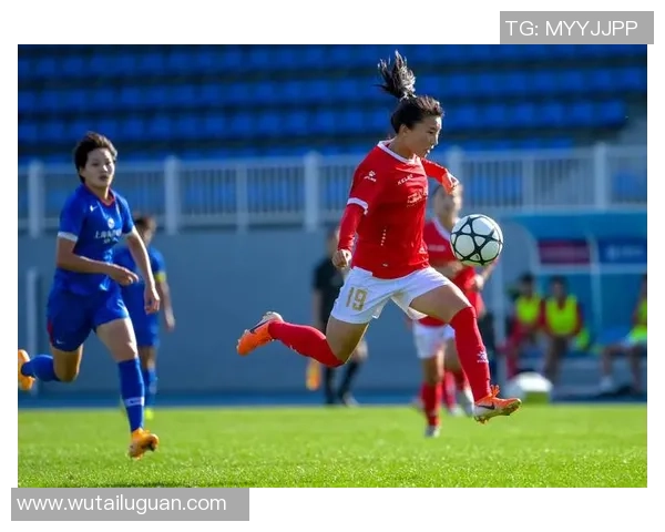 中女超激战武汉队迎战上海队全力争胜展现女子足球魅力与实力