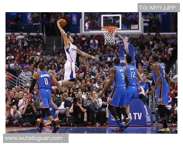 勒夫与格里芬的对决谁能在NBA赛场上笑到最后解析两位球星的风格与实力对比 勒夫与格里芬的对决谁能在NBA赛场上笑到最后解析两位球星的风格与实力对比