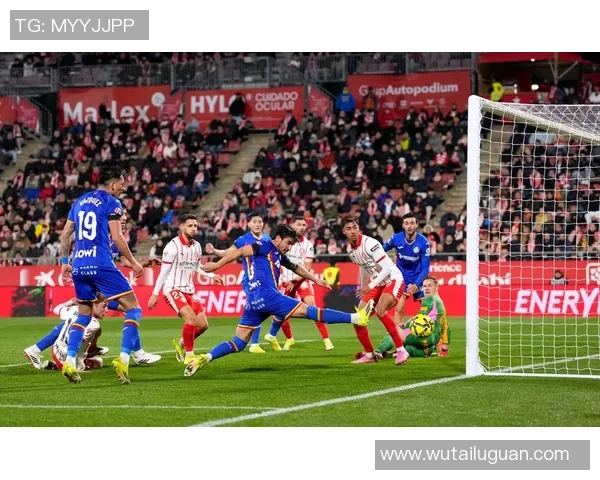 帕德伯恩与德累斯顿的较量揭示了德乙联赛的激烈竞争与战术博弈