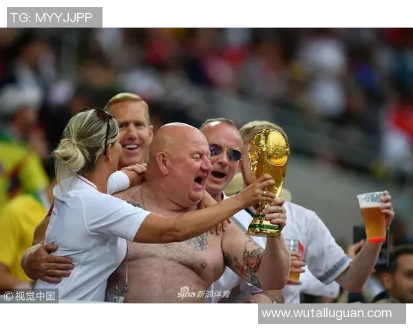 英格兰与中国足球对决激战正酣球迷热情高涨期待精彩瞬间