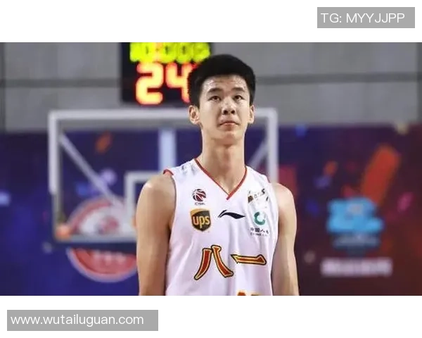 郭昊文：从青年才俊到篮球界新星的成长之路与未来展望